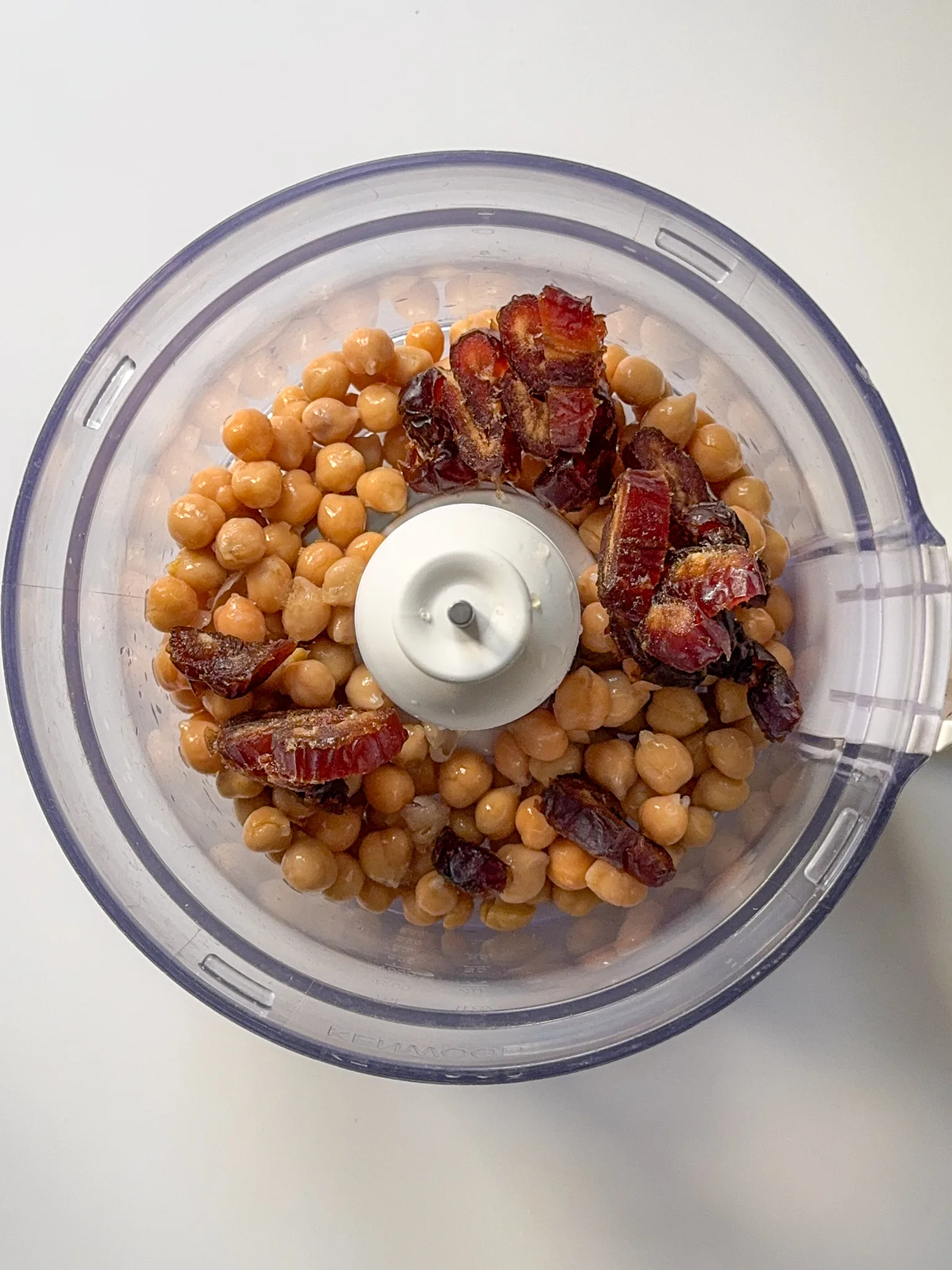 Chickpeas and dates inside a blender