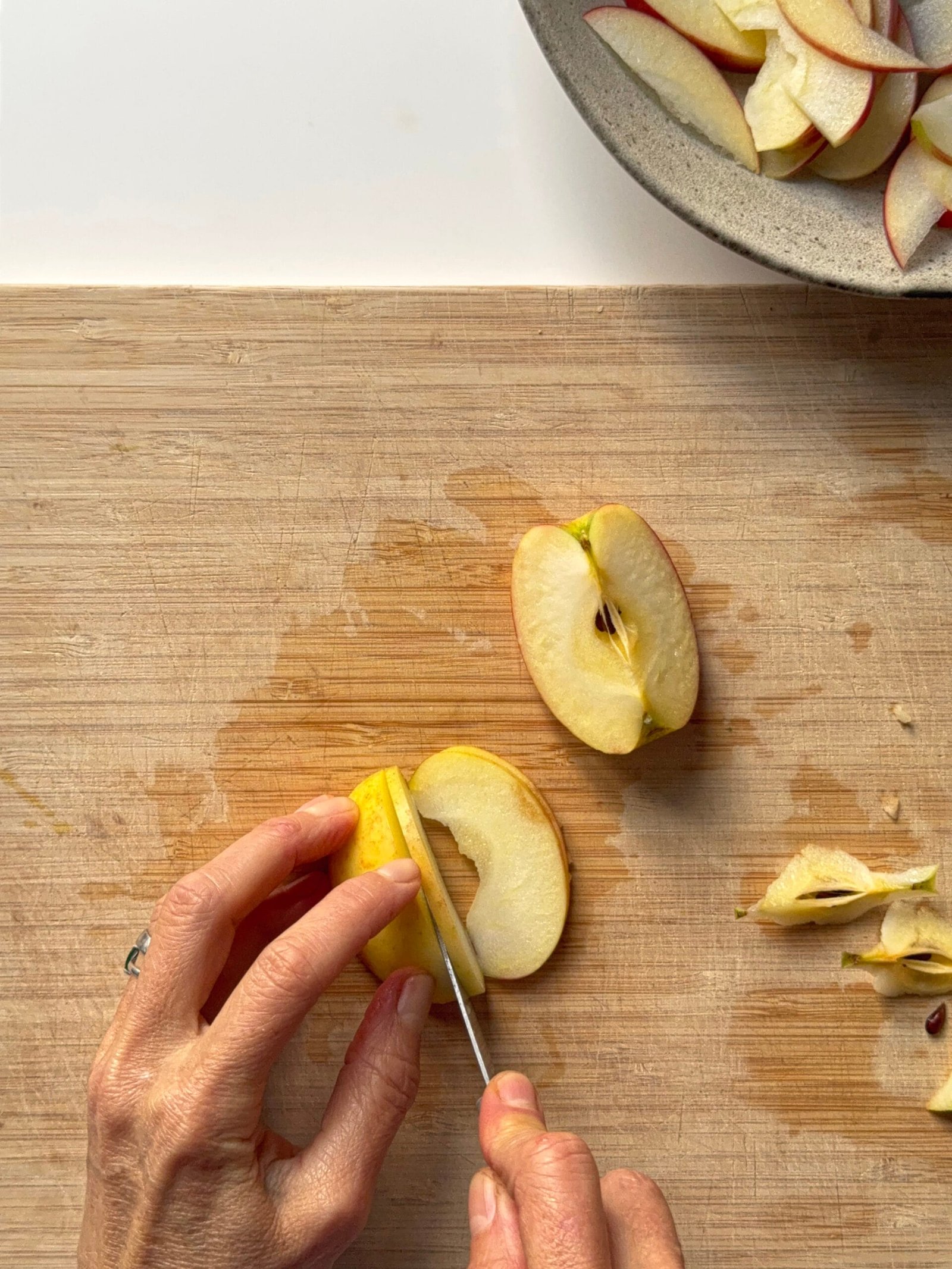 Cutting Apples